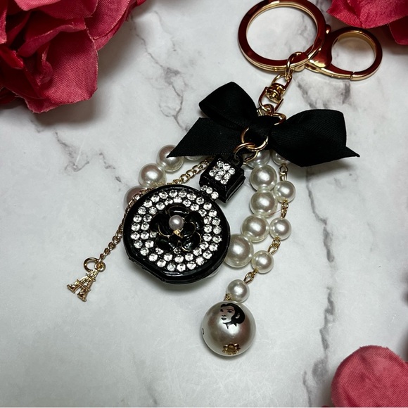Chic Crystal Perfume Bottle & Pearls Keychain Eiffel Tower Charm - Picture 10 of 16